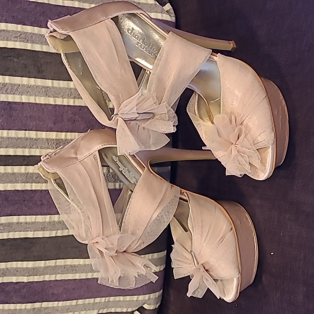 Heels - Picture 2 of 4